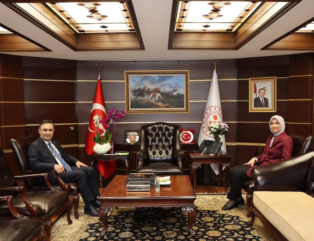 Ak Parti Afyonkarahisar Milletvekili Hasan Arslan, İçişleri Bakan Yardımcısı Kübra Güran Yiğitbaşı’nı Ziyaret Etti