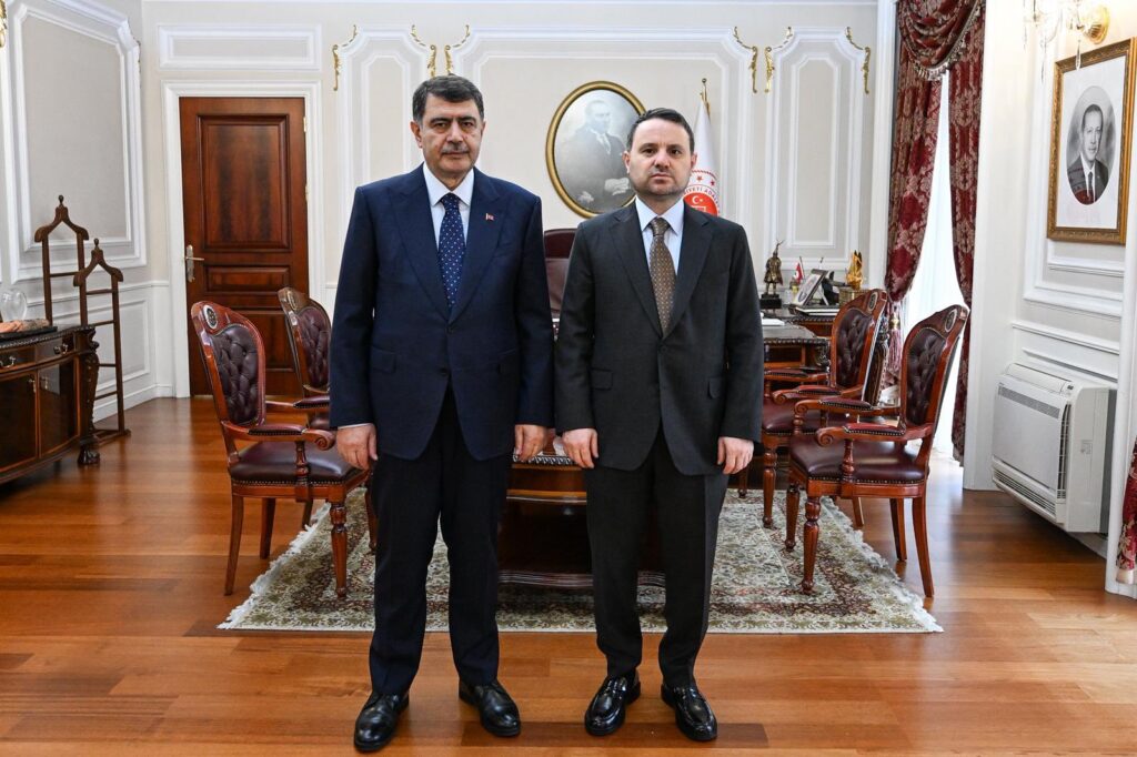 Vali’den Bakan’a Ziyaret