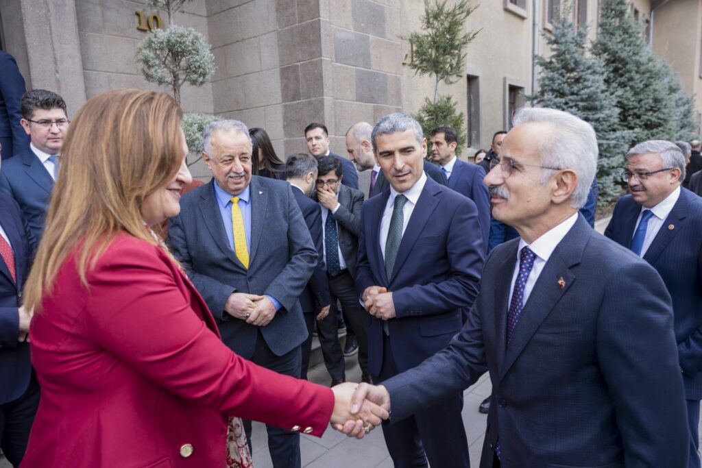 Bakan Uraloğlu Şehri Ziyaret Etti