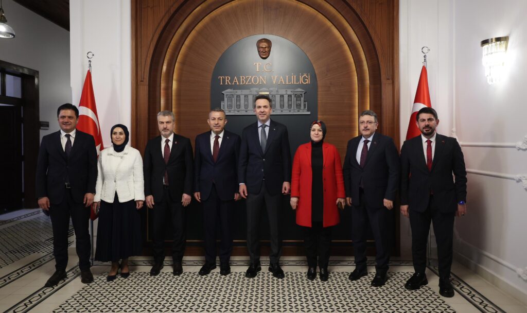 Bakan Bayraktar Trabzon’da