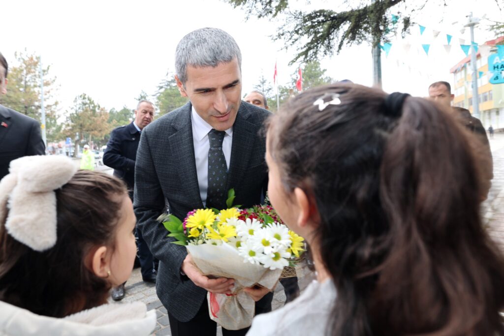 Vali Aktaş, Bayat Belediyesi’ni Ziyaret Etti