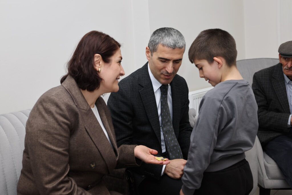 Vali Aktaş, Şehit Ailesini Ziyaret Etti