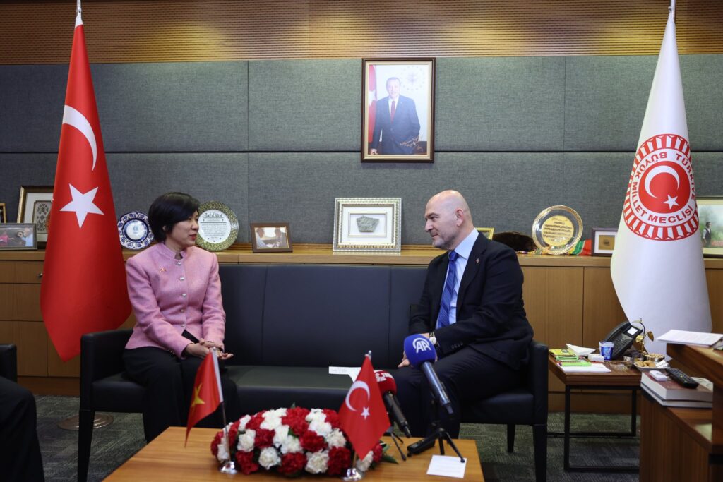 Vietnam Büyükelçisi Türkiye’de Gazi Meclisi’ni Ziyaret Etti
