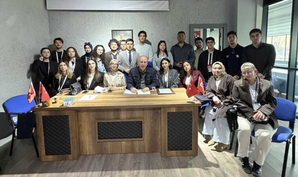 İzmir Katip Çelebi Üniversitesi’nde Öğrencilerle Buluşma