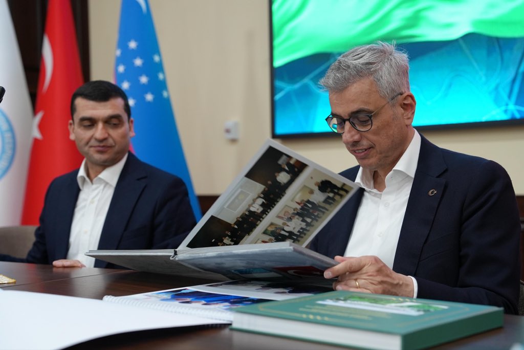 İbni Sina Tıp Fakültesi’nde onursal profesörlük unvanı verildi