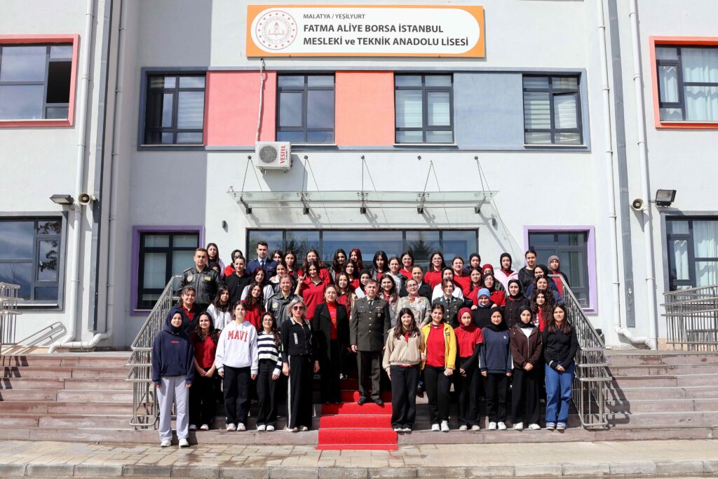 Kara Kuvvetleri Komutanlığı’ndan Gençlere Tanıtım Etkinliği