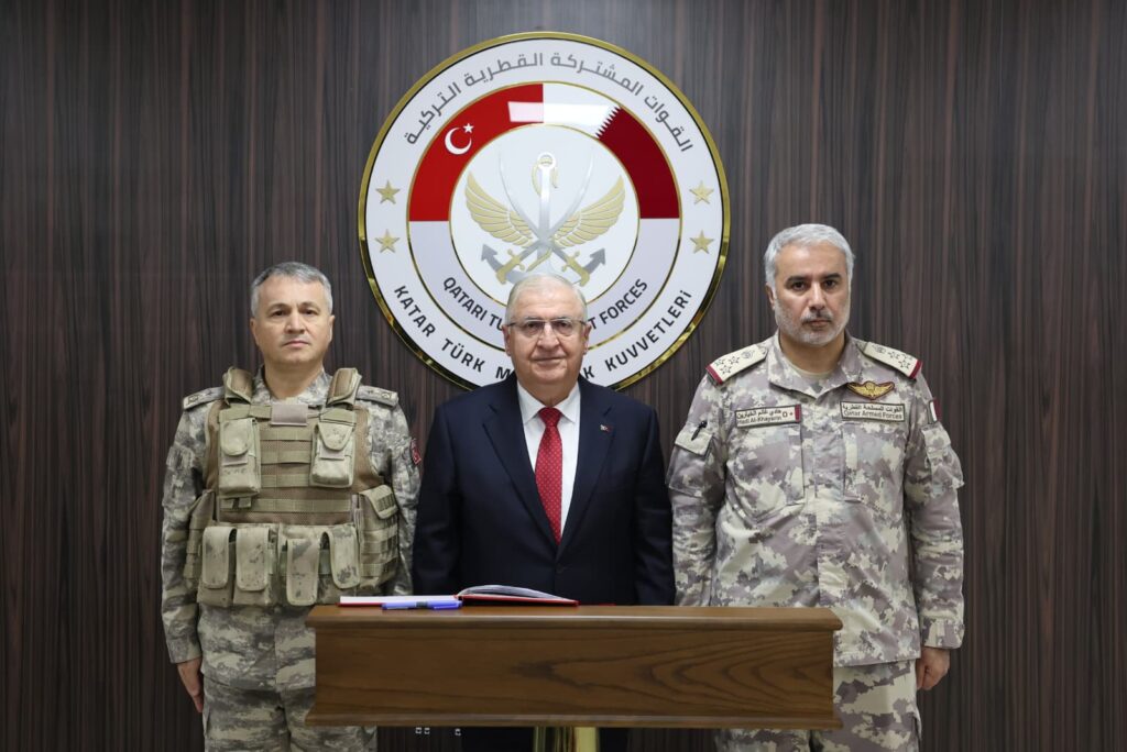 Bakan Güler, Katar’da Mehmetçik ile bir araya geldi