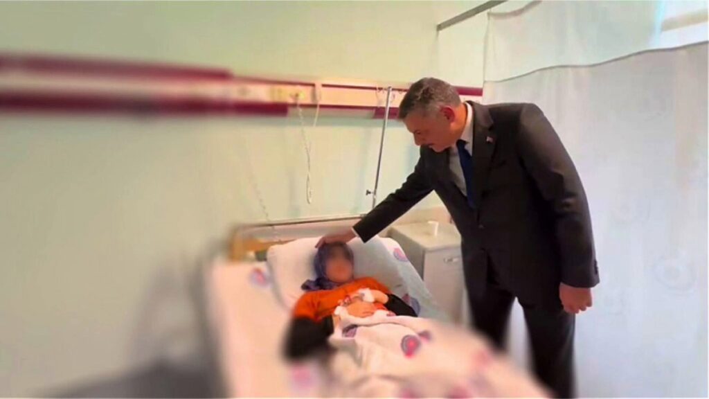 Bakanlar Kahramanmaraş’taki saldırıda yaralıları ziyaret etti