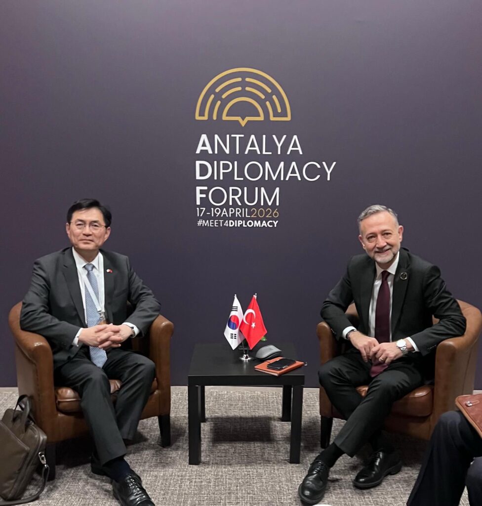 Levent Gümrükçü, Dışişleri Bakanlarıyla Görüştü