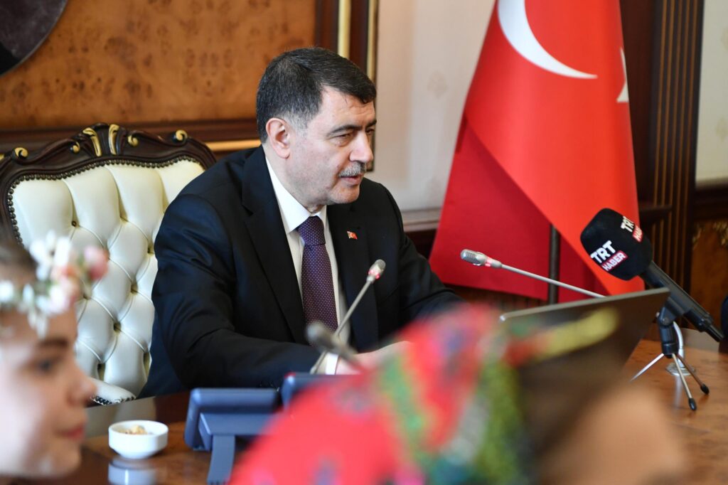 Vali Şahin, TRT Çocuk Festivali’nde misafir çocukları ağırladı