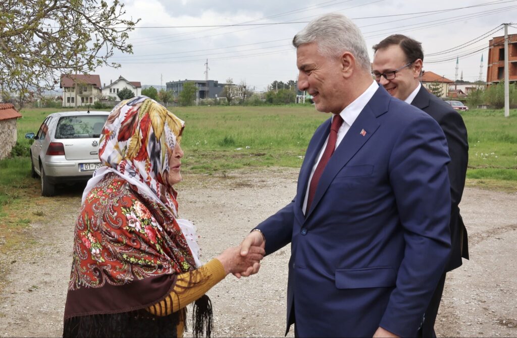 Kosova’da Sultan Murad Hüdavendigar’ın Kabri Ziyaret Edildi