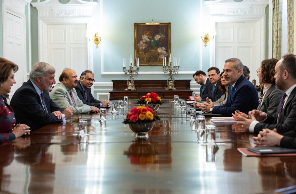 Hakan Fidan, İngiltere Parlamento Üyeleriyle Görüştü