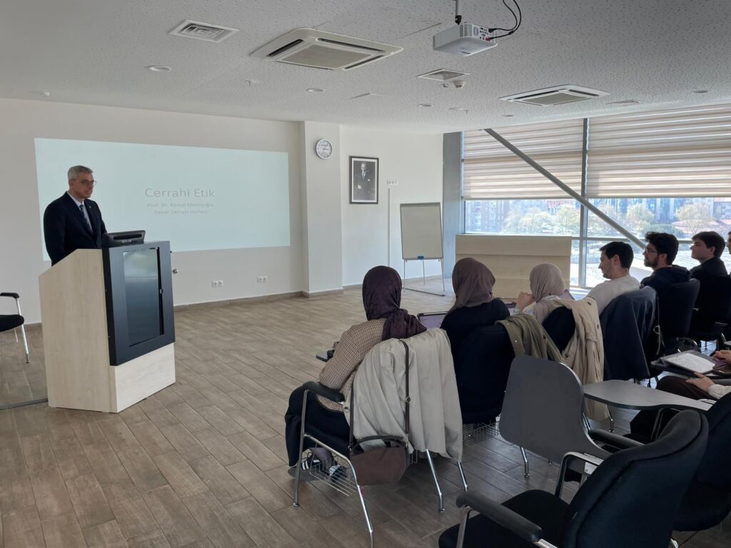 Cerrahi Etik dersi sağlık öğrencilerine anlatıldı