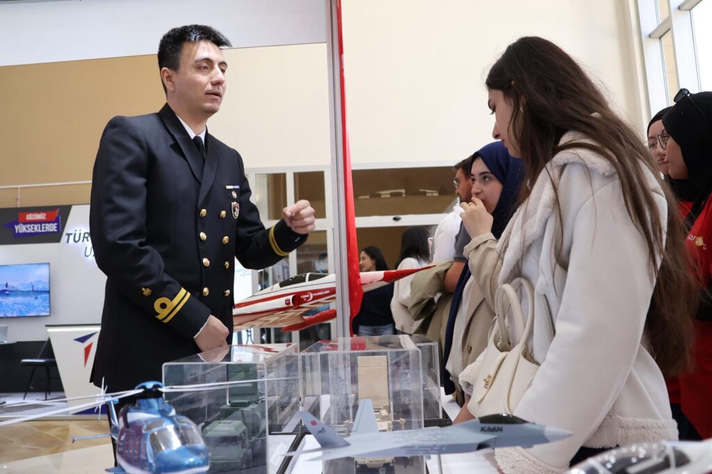 Savunma Bakanlığı, Kariyer Fuarı’nda Gençlerle Buluştu