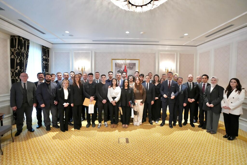 Milli Eğitim Bakanı Tekin Rusya’daki Türk Öğrencilerle Buluştu