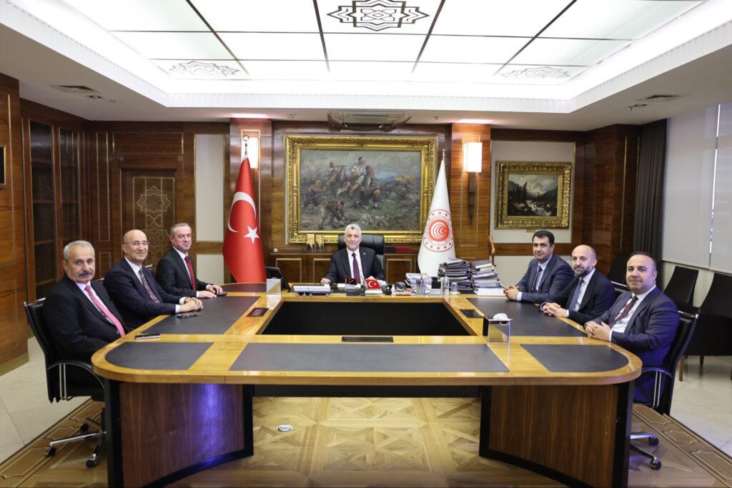 Hakkari’de AK Parti belediye başkanlarıyla toplantı yapıldı