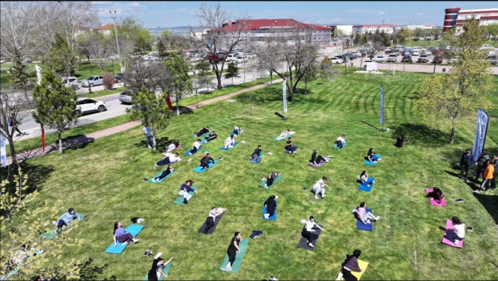 AKÜ’DE “YAŞAM BOYU SPOR ” ETKİNLİĞİ BAŞLADI