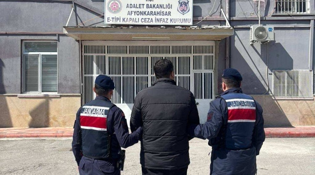 21 Yıl Hapis Cezası Bulunan Firari Jandarmadan Kaçamadı