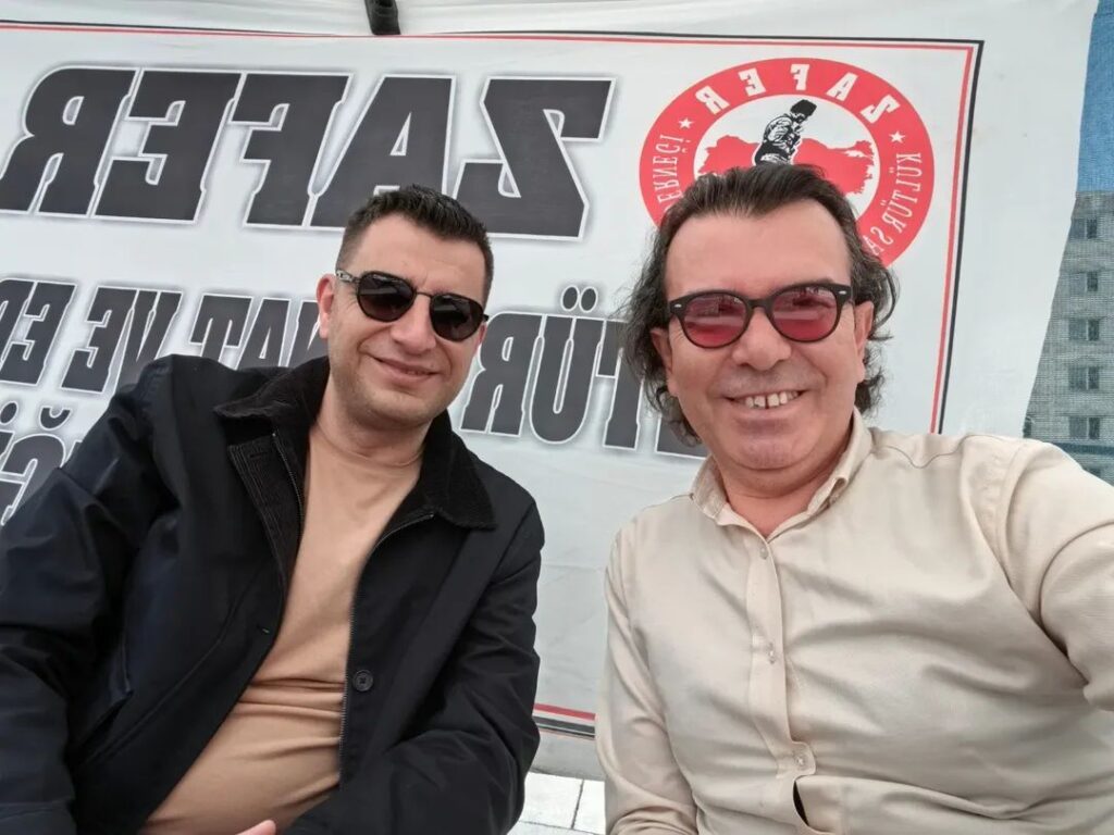 Yazar Ömer Mazi Kitap Fuarında Okurlarıyla Buluştu