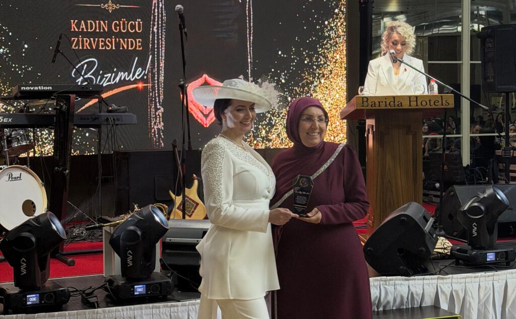 Aliye Mete Sert’e Kadın Gücü Zirvesi’nde Onur Ödülü