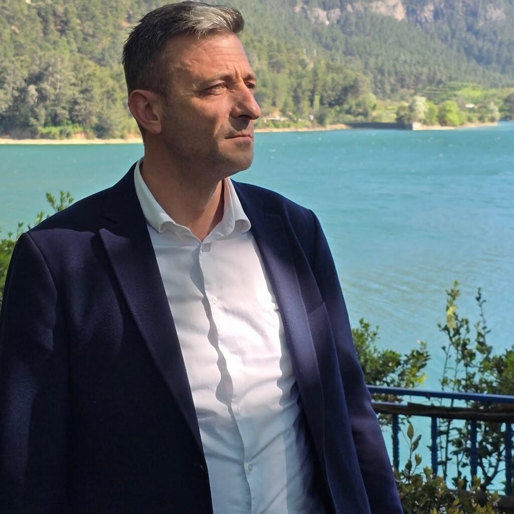 Sinanpaşa Belediye Başkanı Tolga Yıldırım’dan Hemşerilere Hayırlı Cumalar Dileği