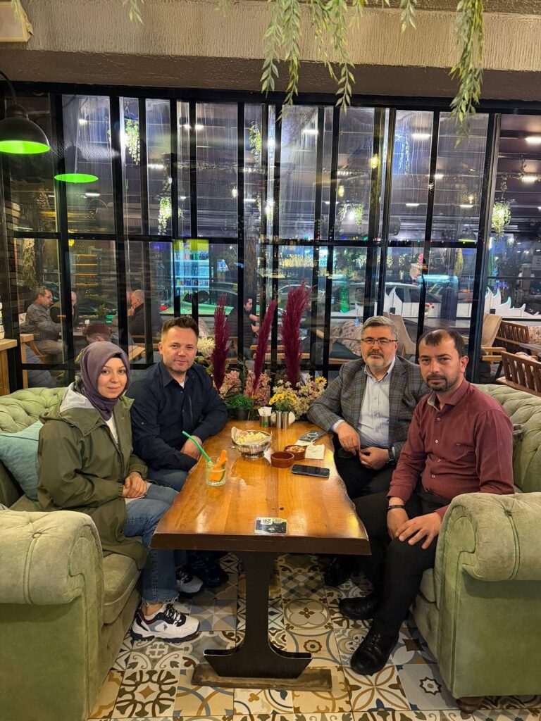 Afyonkarahisar’da Çay ve Ötesi İşletme Sahibi ve Gazeteci Bir Araya Geldi