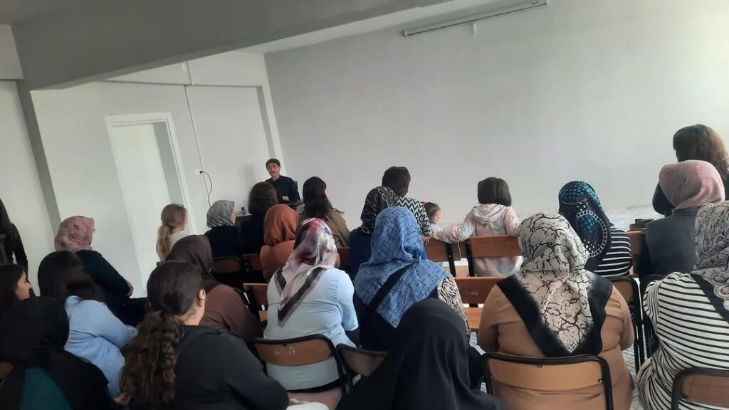 Bolvadin Sosyal Hizmet Merkezi Tarafından Verilen Eğitimler Katılımcılara Değerlerin Edinilmesinde Ailenin Rolü ve Tütün Bağımlılığı ile Mücadele Konularını İçeriyor