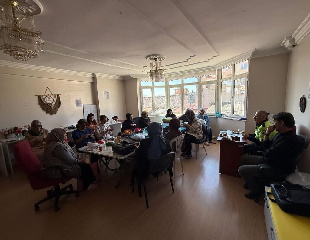 Bolvadin ADEM’de Trafik Bilinci ve Hukuk Okur Yazarlığı Eğitimi Verildi
