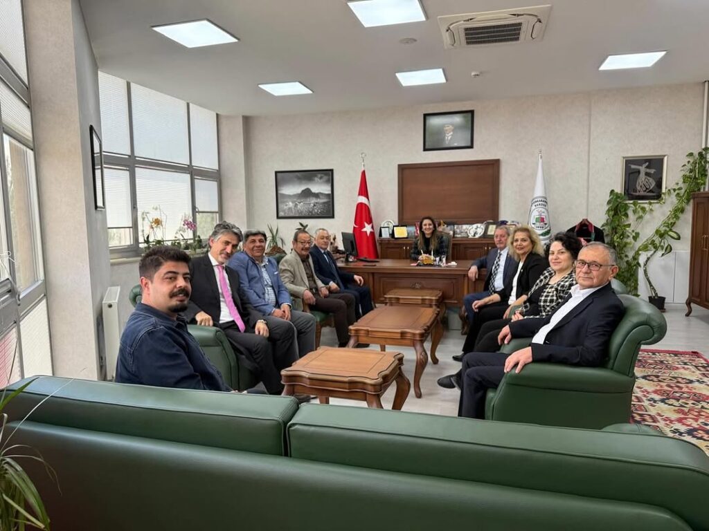 CHP İl Başkanı ve Yönetim Kurulu Üyeleri Afyonkarahisar Baro Başkanı’nı Ziyaret Etti