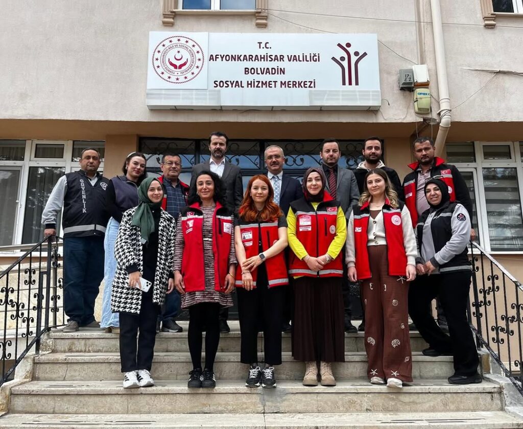 Afyonkarahisar İl Müdürü Bilal Erdoğan, Bolvadin Sosyal Hizmet Merkezi’ni Ziyaret Etti
