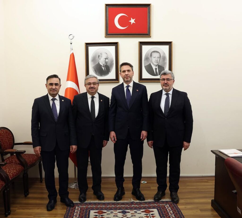 Ak Parti Milletvekilleri Enerji Bakanı Alparslan Bayraktar’ı Ziyaret Etti
