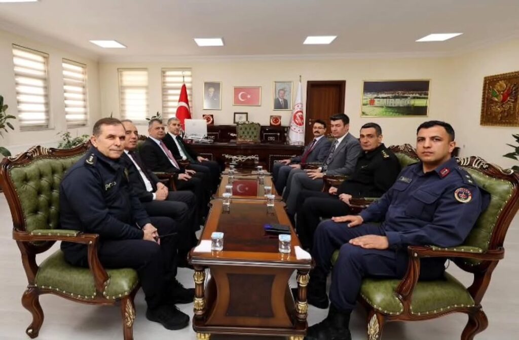 Valimiz Dr. Naci Aktaş’ın Emirdağ Programı Kaymakamlık Ziyaretiyle Başladı