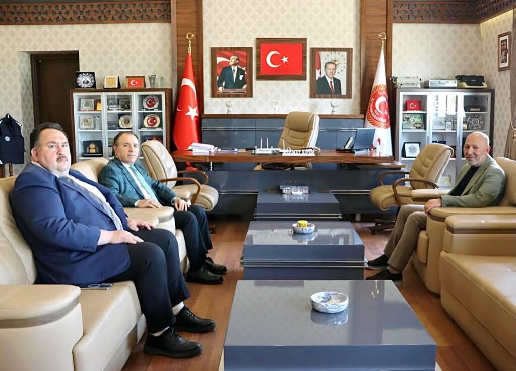 Afyon Kocatepe Üniversitesi Rektörü Prof. Dr. Mehmet Karakaş, İl Genel Meclisi Başkanı Mehmet Siper’e Hayırlı Olsun Ziyaretinde Bulundu