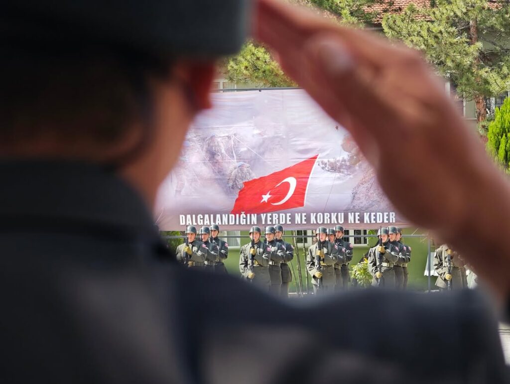 Her Selam Bir Sadakat, Her Duruş Bir Sözdür Vatana