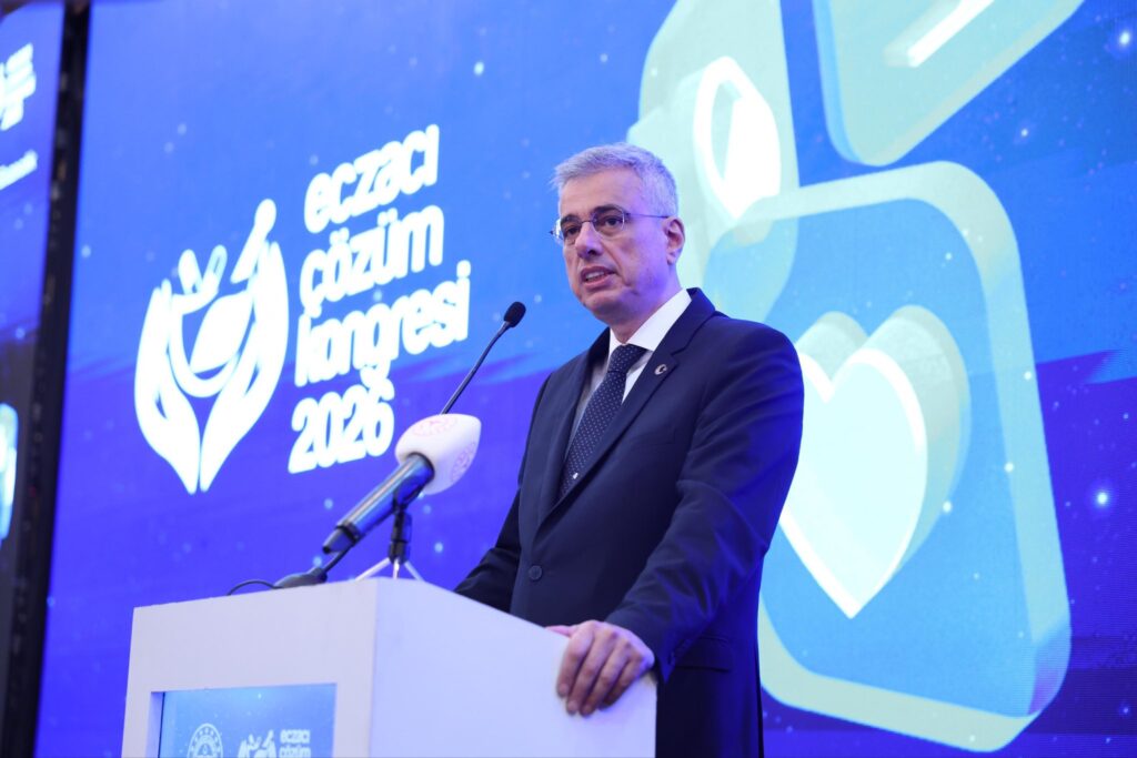Eczacı Çözüm Kongresi’nde sektör bir araya geldi