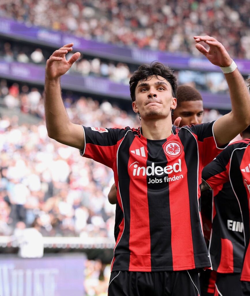 Can Uzun, Frankfurt’un Hamburg’a karşı gol attı