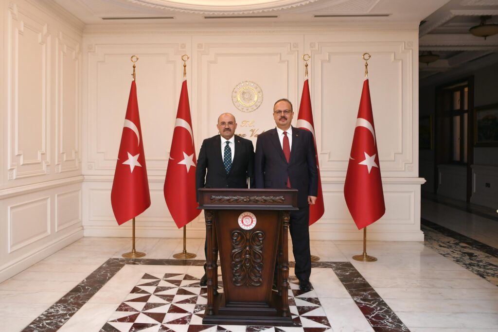 Balıkesir Valisi Ustaoğlu, Canbolat’ı Ziyaret Etti