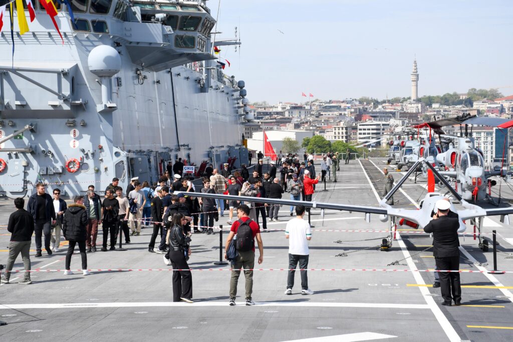 TCG Anadolu, Sarayburnu’nda halka açıldı