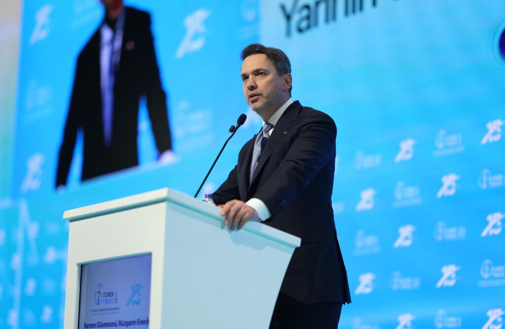 Enerji Bakanı Rüzgar Enerjisi Kongresi’nde