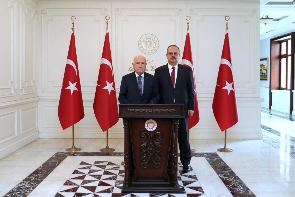 Cemil Çiçek ve heyeti Vali Canbolat’ı ziyaret etti