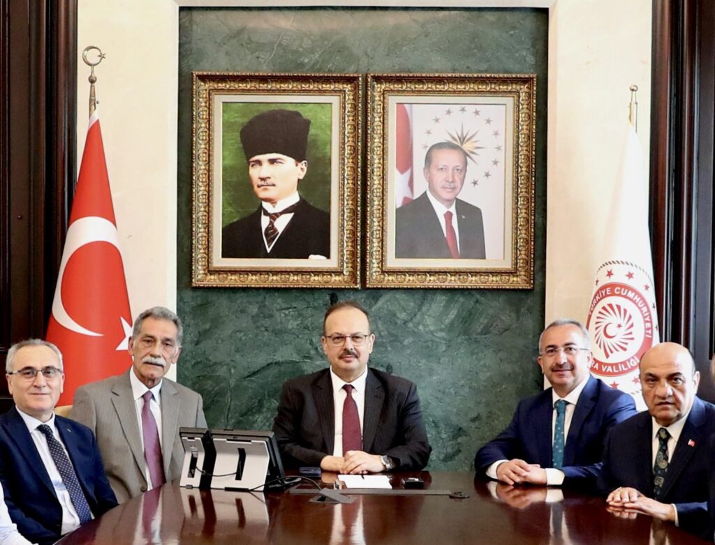 Vali Canbolat, Çorumlu Dernekler Federasyonu’nu kabul etti