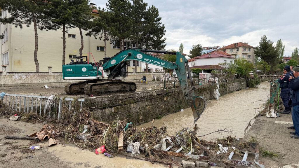 Samsun, Tokat ve Amasya’da taşkın temizliği sürüyor