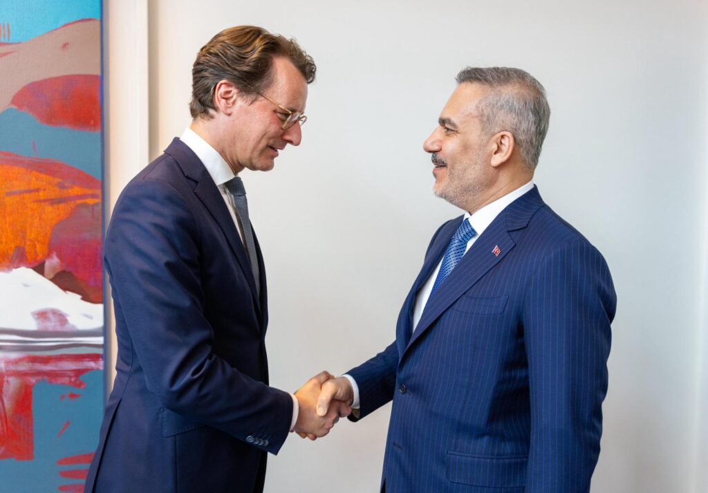 Hakan Fidan, Kuzey Ren-Vestfalya Başbakanı ile Berlin’de buluştu