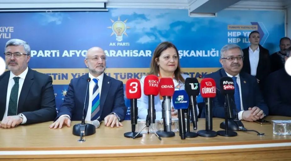 AK PARTİLİ BURCU KÖKSAL YENİ EVİNDE