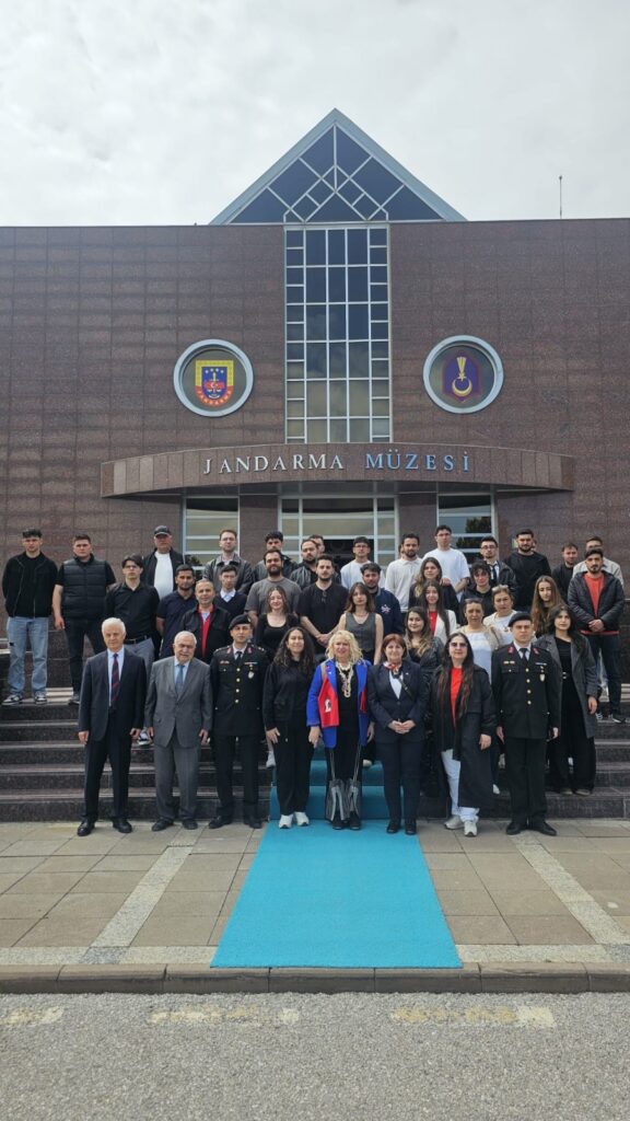 ADD’li gençler, hem gezdi hem öğrendi