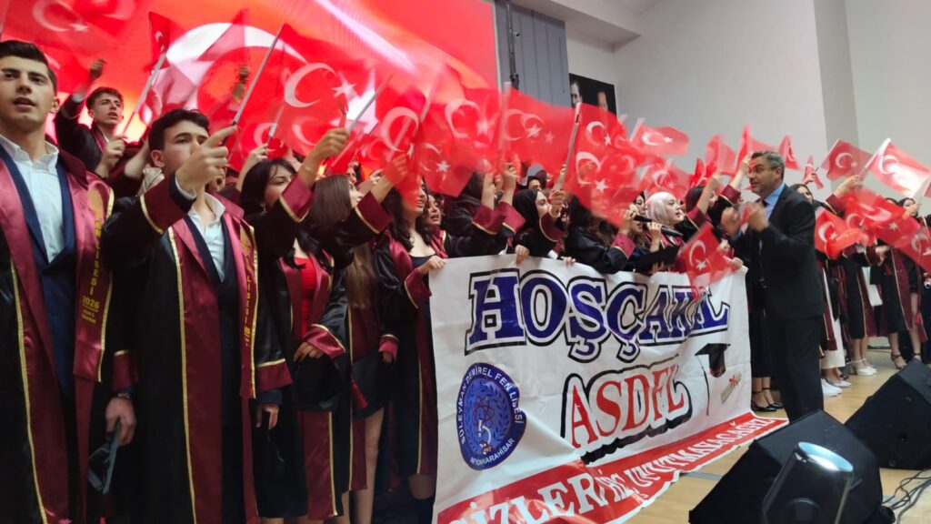 Süleyman Demirel Fen Lisesi’nde Cumhuriyet Coşkusuyla Mezuniyet