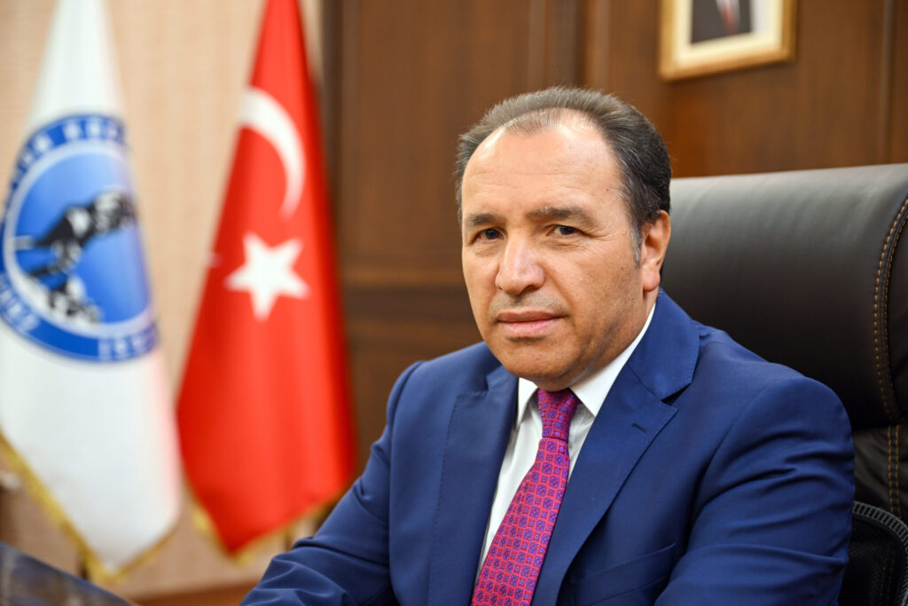 AKÜ REKTÖRÜ KARAKAŞ: “VETERİNERLİK VE HAYVANCILIKTA TÜRKİYE’NİN EN GÜÇLÜ UYGULAMA ALTYAPILARINDAN BİRİNE SAHİBİZ”
