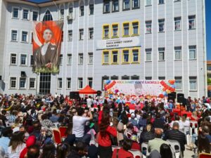 Böyle Kutlanır 19 Mayıs! Hoca Ahmet Yesevi İlkokulu’nda Bayram Coşkusu Şölene Dönüştü