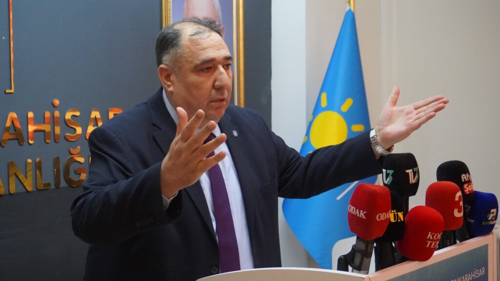 Mısırlıoğlu: “Bu iktidar gidiyor, milletin ayak sesleri geliyor”