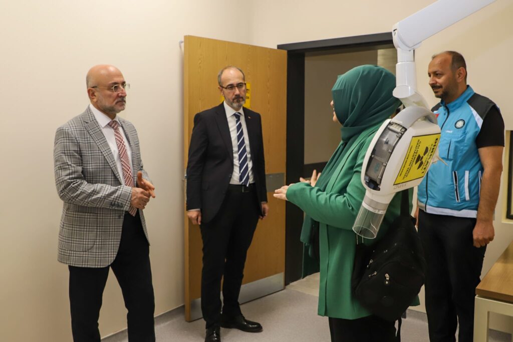 AFYONKARAHİSAR’IN YENİ AĞIZ VE DİŞ HASTANESİ VATANDAŞA HİZMET İÇİN GÜN SAYIYOR